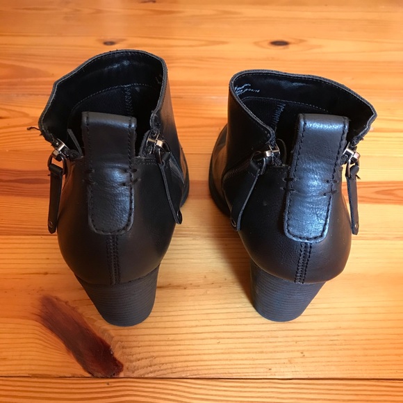 Dolce Vita Black Faux Leather Ankle Zip Boots, EUC, 9.5 - Picture 5 of 11